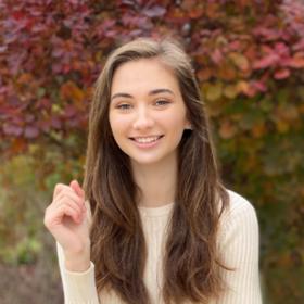 Osmnáctiletá studentka Kateřina Marešová z Hradce Králové vyvíjí v laboratoři kultivované maso.