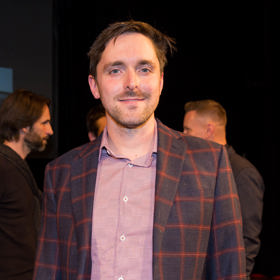 Karel Heřmánek mladší se po otci stal principálem Divadla Bez zábradlí a také se věnuje natáčení. Diváci si ho mohou pamatovat z televizní minisérie Zločin v Polné.