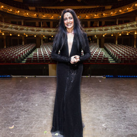 Jeviště Hudebního divadla Karlín patří legendám, mezi které patří také Lucie Bílá. Diváci ji aktuálně mohou vidět v muzikálech Addams family nebo Sestra v akci.
