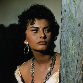 Pro Sophii Loren to bylo jediné natáčení s Johnem Waynem. 