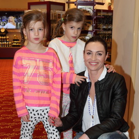 Hanky Kynychová je mámou tří dětí. Holčiček Alexandry a Sofie a dospělého syna Filipa.