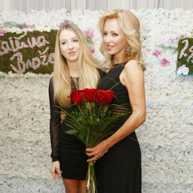 3. Kateřina Brožová má dceru Kateřinu s podnikatelem Zdeňkem Tomanem, ale vychovává ji sama. Říká, že celý život tvrdě pracuje a ráda si udržuje finanční nezávislost.