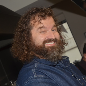 Cukrář Josef Maršálek pro Lifee.cz odhaluje zákulisí soutěže Peče celá země, kterou můžete aktuálně sledovat každou sobotu na prvním programu České televize.