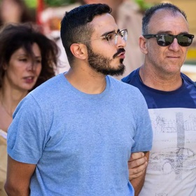 Simon Leviev už několikrát skončil za mřížemi, ale nikdy ne za podvody na Tinderu.