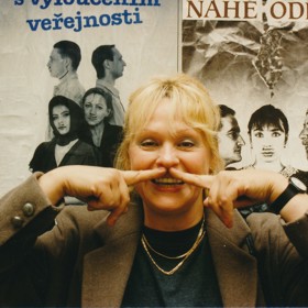 Herečka a malířka Věra Křesadlová byla druhou manželkou Miloše Formana. Vzali se v roce 1964 a ještě v srpnu téhož roku přišla na svět dvojčata Matěj a Petr.