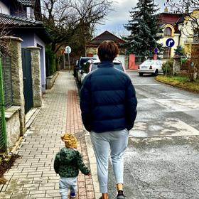 V rodině Venduly Pizingerové se všechno točí kolem synů Jakuba, jehož otcem je zesnulý skladatel Karel Svoboda, a Josefa (vlevo).
