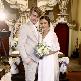 „Tyto svatební šaty jsou pro Týnu osudové. Měla se v nich vdát za Štěpána, než mu utekla. Jsou po její mamince a vdávat se v nich zkrátka musí. Je to dědictví,“ říká představitelka Týny Eva Burešová.