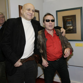 Ivan Mládek s Janem Saudkem na křtu fotografovy sbírky povídek Tramvaj noci.