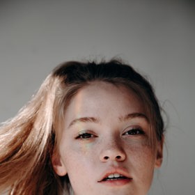 Dětská psycholožka doporučuje, abychom s dětmi mluvili o válce přiměřeně jejich věku. 