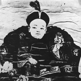 Pchu se dostal na trůn v roce 1908, kdy mu byly pouhé dva roky.