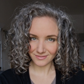 Pavle je 38 let a když se přestala barvit, rodina jí to nejprve rozmlouvala.