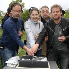 Prachař se Sandevou jako ústřední dvojice detektivů bavili štáb, diváky a ve volných chvílích jistě také sami sebe.