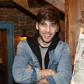 Takto známe zpěváka a herce Romana Tomeše v civilu.