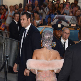 Rihanna se nahoty nebojí. V průhledných šatech bylo vidět téměř všechno.