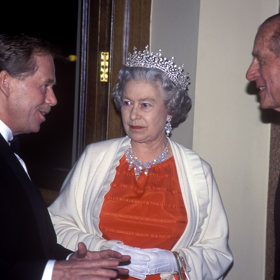 Václav Havel pozval Alžbětu II. a prince Philipa na návštěvu České republiky již v roce 1991. Přišli až koncem března 1996.