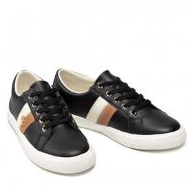 Nadčasové a elegantní černé tenisky s rovnou podrážkou, které z módy nikdy nevyjdou. RALPH LAUREN, 2224 Kč