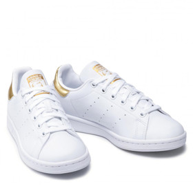 Dámské bílé tenisky s jemným zlatým detailem. Adidas, 2499 Kč