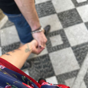 V Marbelle jsem si koupila šaty a krásnej kašmírovej svetr, abych ho poslední den ve Španělsku zapomněla. Dodnes tam někde visí na vodopádu. 