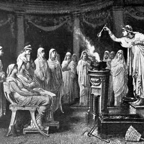 Vestálky se musely upsat na třicetiletou službu, v jejíž průběhu se zasvětily bohyni rodinného krbu Vestě. Každá dívka musela být panna. Její pracovní náplní bylo dávat pozor na to, aby nezhasl plamen. Pokud ho neuhlídala, čelila vážným následkům.