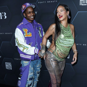 Zamilovaný pár A$AP Rocky a Rihanna si před davem fotografů neodpustil legrácky.