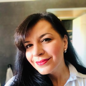 Operní pěvkyně Andrea Kalivodová nejraději sází na rtěnky anglické dekorativní kosmetiky Mii.