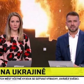 Během ranního vysílání se může stát cokoli - třeba vypuknout válka.