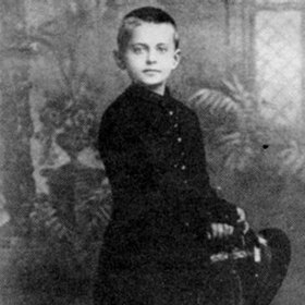 Lev Davidovič Trockij coby osmiletý kluk, kdy ještě ani zdaleka netušil, co ho jednou čeká.