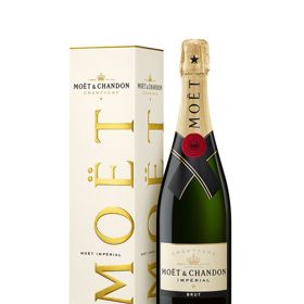 Kvalitní láhev je vždy sázkou na jistotu. S prestižním šampaňským Moët & Chandon Impérial Brut tak chybu určitě neuděláte. Moët & Chandon, 1080 Kč