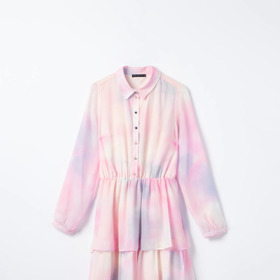 Mini šaty s volánem v duhových barvách. Mohito, 999 Kč