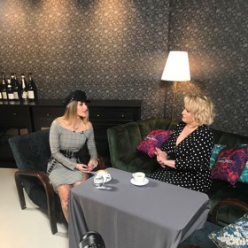 Rapperka Sharlota Frantinová přijala pozvání Miluše Bittnerové do talkshow Na kafeečko.