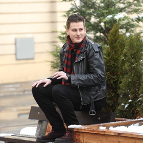 Adam Langer jako Riči v seriálu Ulice zamíchá dějem.