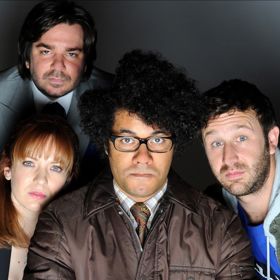 Legendární britský sitcom Ajťáci o svérázném živočišném druhu žijícím pouze ve svitu monitorů.