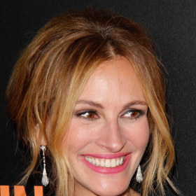 Její hnědé oči, hnědo-zrzavé vlasy a světlejší pokožka jsou charakteristickými rysy tohoto typu. 