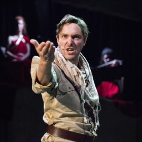 Karel Heřmánek ml. se rozhodl uvést Homérovu Iliadu.