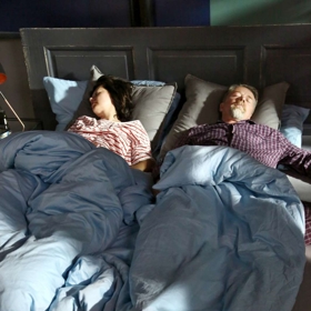 ...a domluví se s ní, že se prostě budou o Jiřího dělit. 