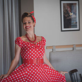 Výsledná americká pin-up dívka, ve kterou se Zuzanina divadelní postava tak ráda proměňuje.