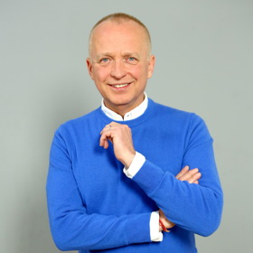 Moderátor Karel Voříšek patří mezi muže, kteří se neváhají starat o svůj zevnějšek. Klidně si proto zajde do salonu.