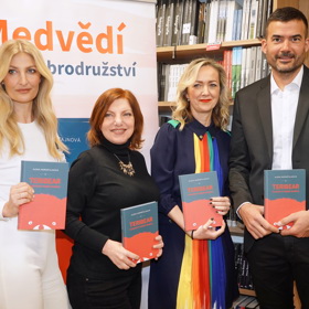 O ilustrace v nové dětské knížce se postaral Vladimír Žák (vpravo).