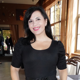 Operní pěvkyně Andrea Kalivodová patří mezi ženy, které nad jiné vynikají šarmem a velkou energií - v osobním životě i na divadelních prknech.