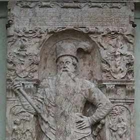 Starosta a purkmistr Steiniger (často zaměňovaný s Hansem Langsethem) zakopl o vlastní vousy a zlomil si vaz.