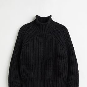 Černý pletený svetr. H&M, 749 Kč