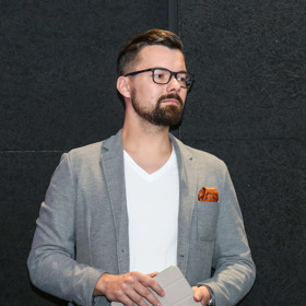 Moderátor Tomáš Drahoňovský už vinou alopecie zcela přišel o vlasy.