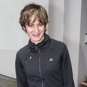 Rychlobruslařka Martina Sáblíková měla rovnátka dva roky a jak prozradila médiím, těžko si na ně zvykala. Po tréninku mívala rozedřené dásně a tváře. 