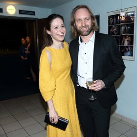 Herečka Veronika Khek Kubařová přišla do Divadla Kalich podpořit svého manžela Pavla, který hru režíroval.