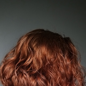 I hnědo-měděné odstíny budou na jaře velmi oblíbené. 