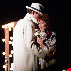 Ljuba Krbová a Adrian Jastraban, Anička a Bedřich ze seriálu Ulice, se představili ve společném divadelním představení Miluji tě, tak se měj.