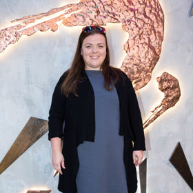 Herečka Lucie Polišenská hraje v seriálu Zoo dceru Pavly Tomicové. Je se svými křivkami spokojená, má ráda pivo a režiséři se o ni přetahují. Není to skvělé?