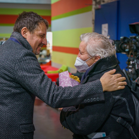 Květiny se toho dne dočkaly všechny ženy. Mnohé z nich byly dojaté.