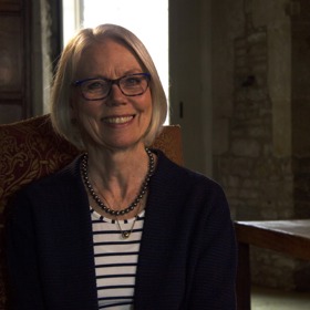 V dokumentu Meghan, americká princezna vystupují i historici nebo znalci vyšších společenských kruhů. Patří mezi ně také Penny Junor, autorka mnoha knih o britské královské rodině. 