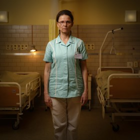 Podezření: Tvrdohlavá sestra Hana Kučerová (Klára Melíšková) si jde za svým, nehledí na okolí ani názory svých kolegů a kolegyň.